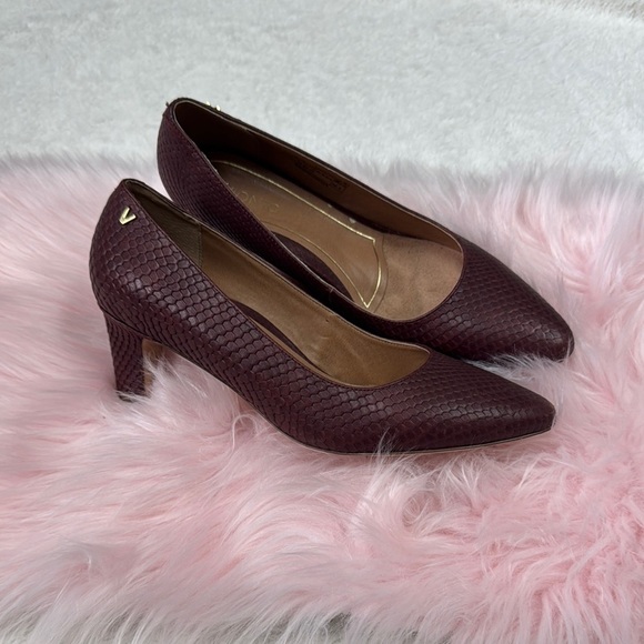 Vionic Burgundy  Heels with Textured Elegance - Picture 1 of 6